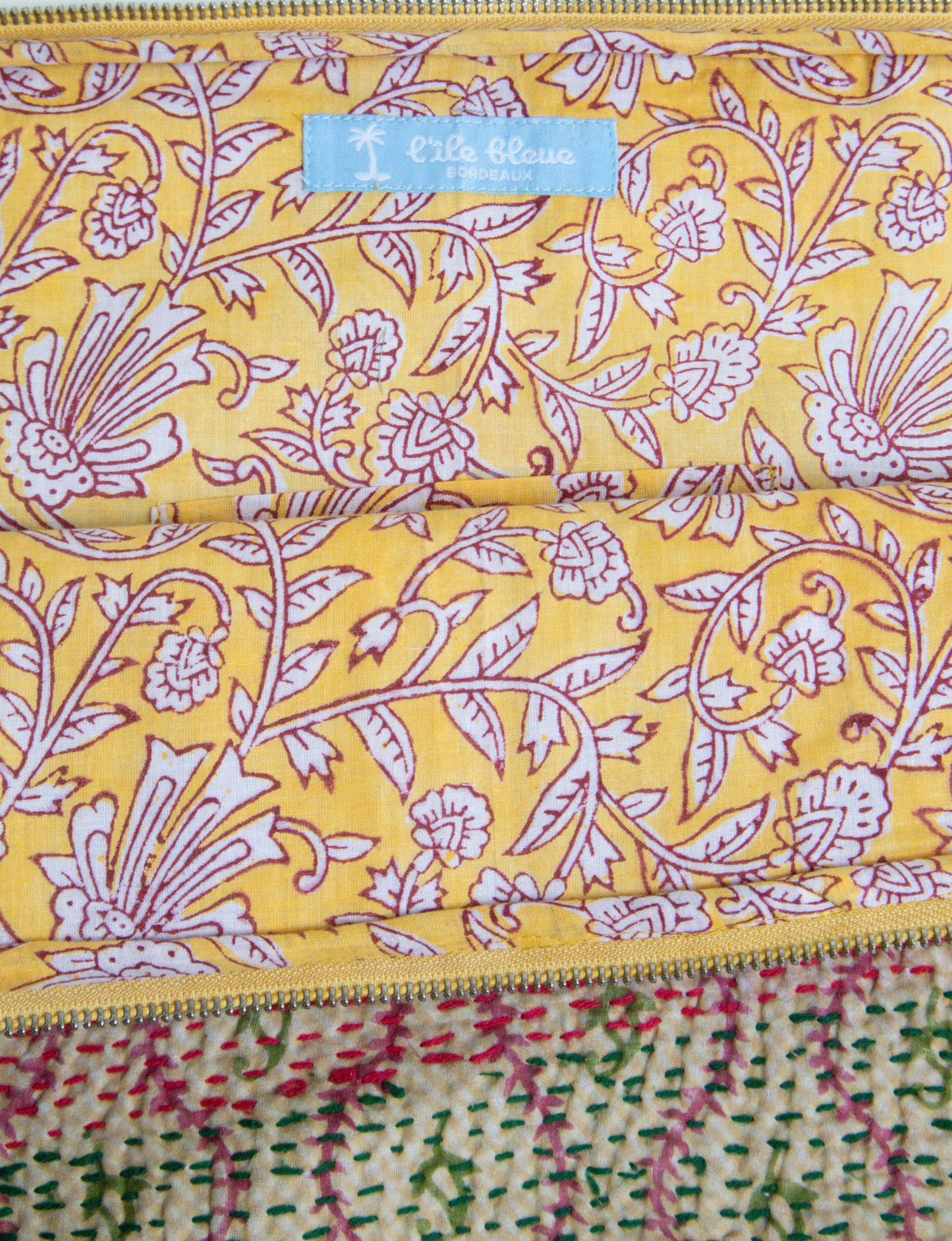 THE BLUE ISLAND - Kantha Laptop Sleeve
