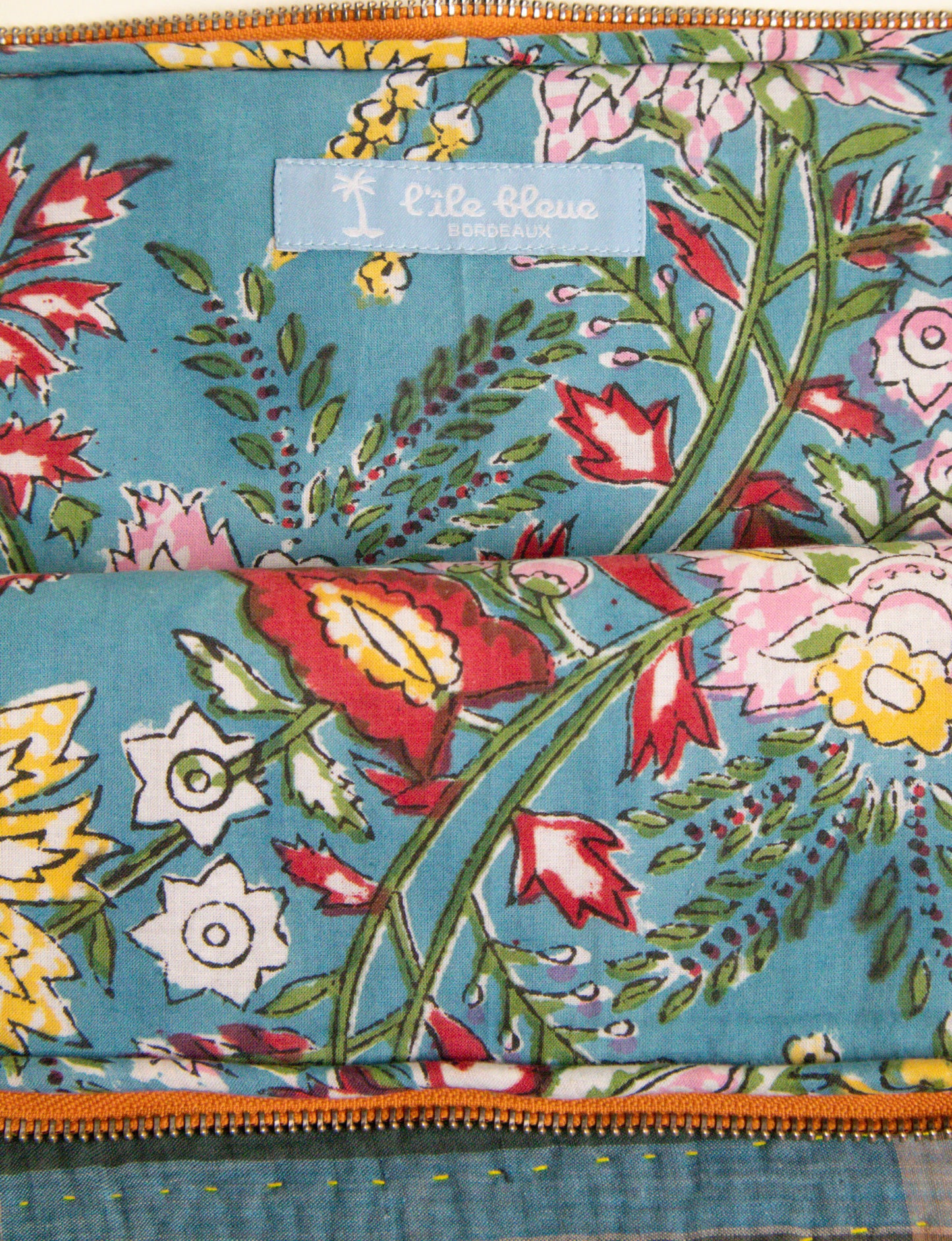 THE BLUE ISLAND - Kantha Laptop Sleeve