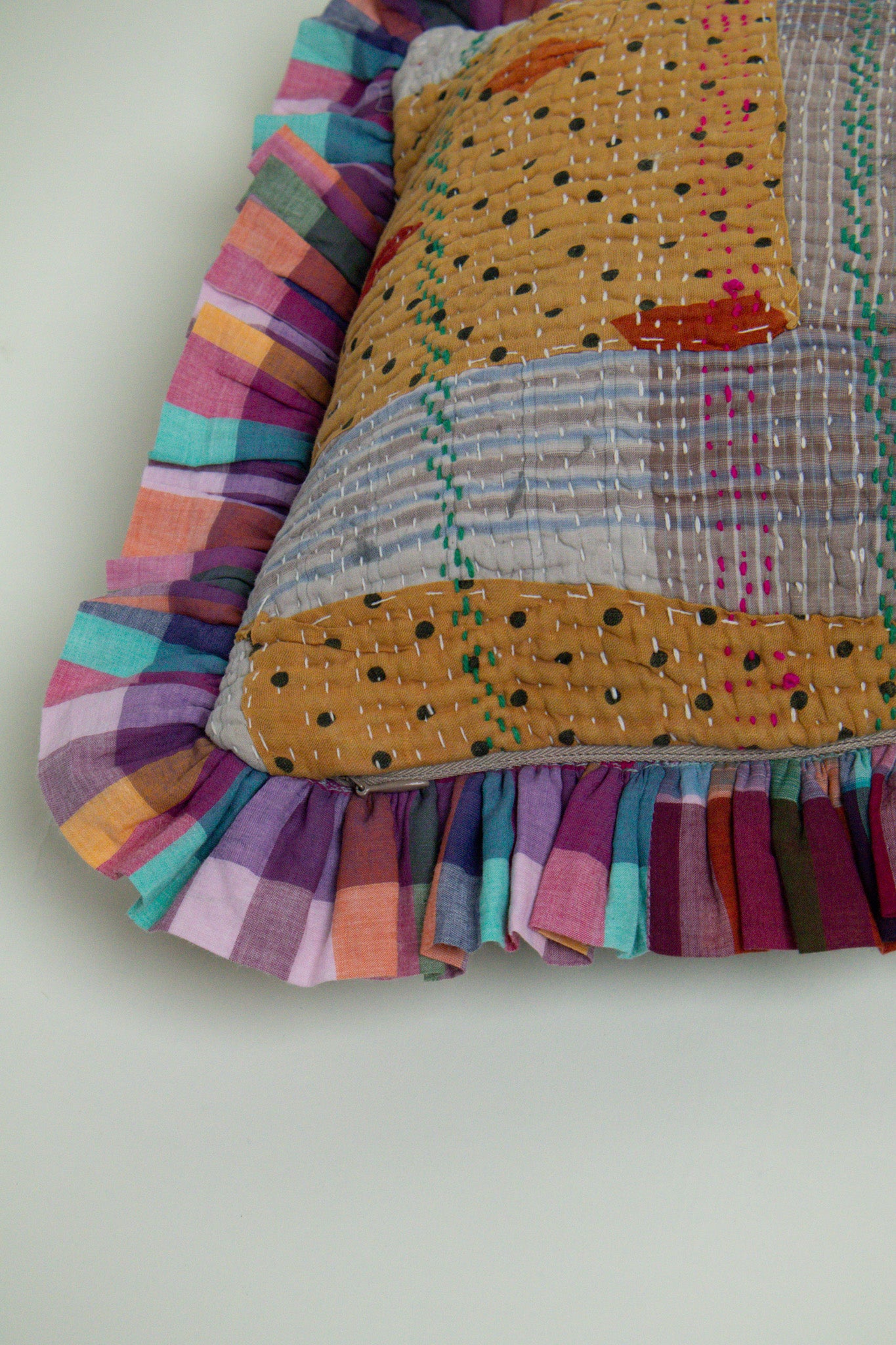 L'ÎLE BLEUE - Housse de Coussin Kantha Moutarde