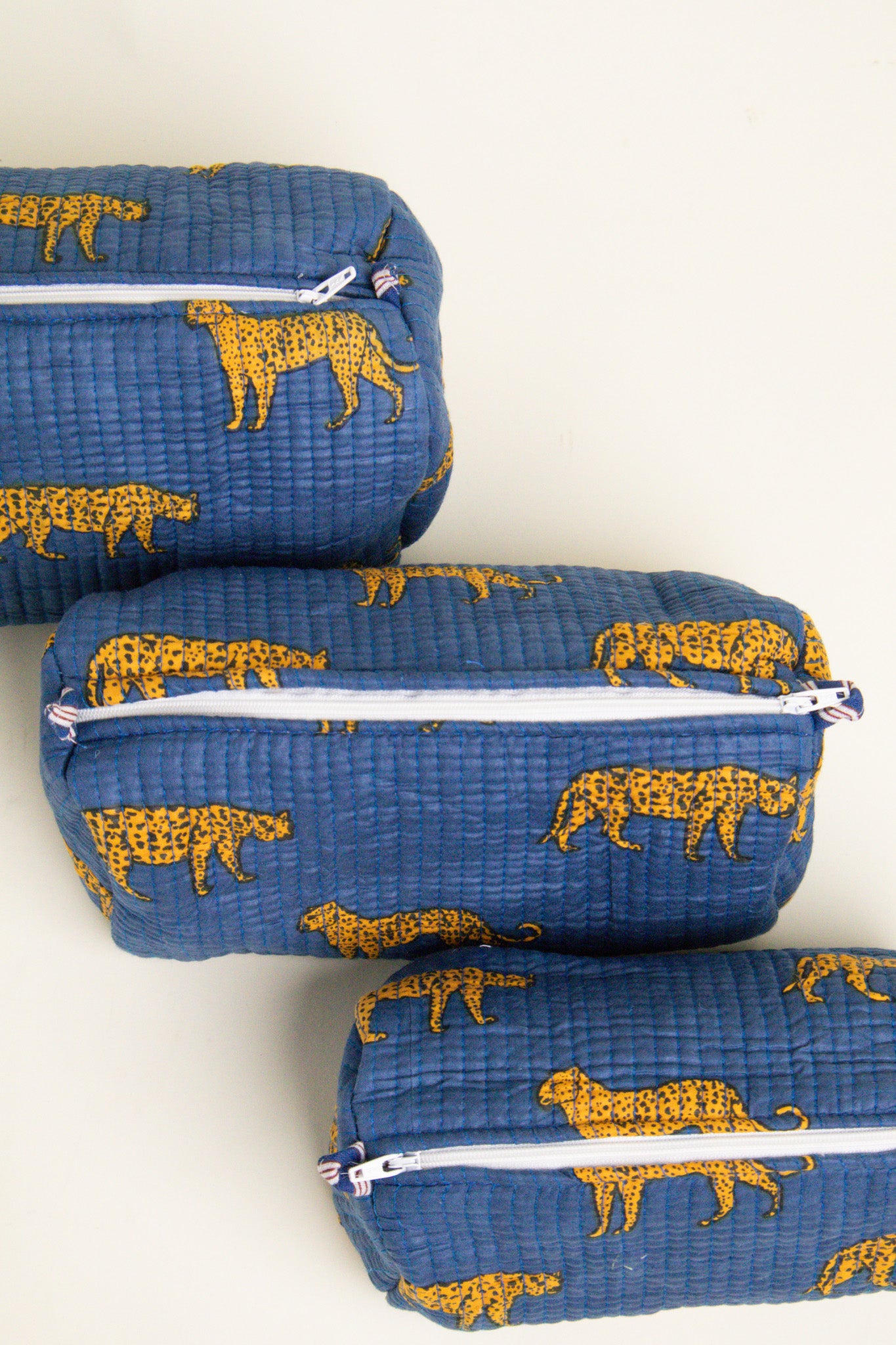 THE BLUE ISLAND - Toiletry Bag Set