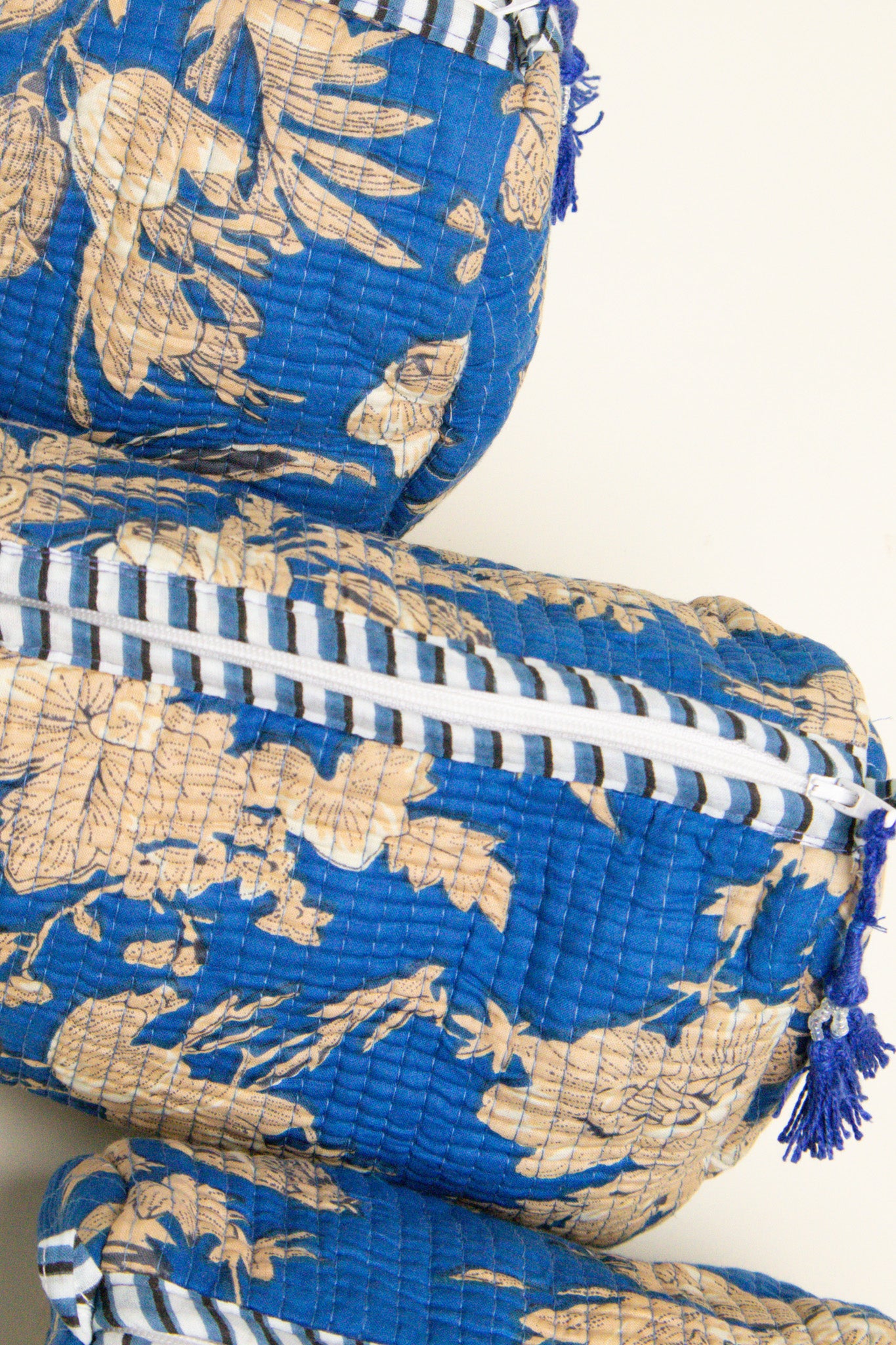 THE BLUE ISLAND - Toiletry Bag Set