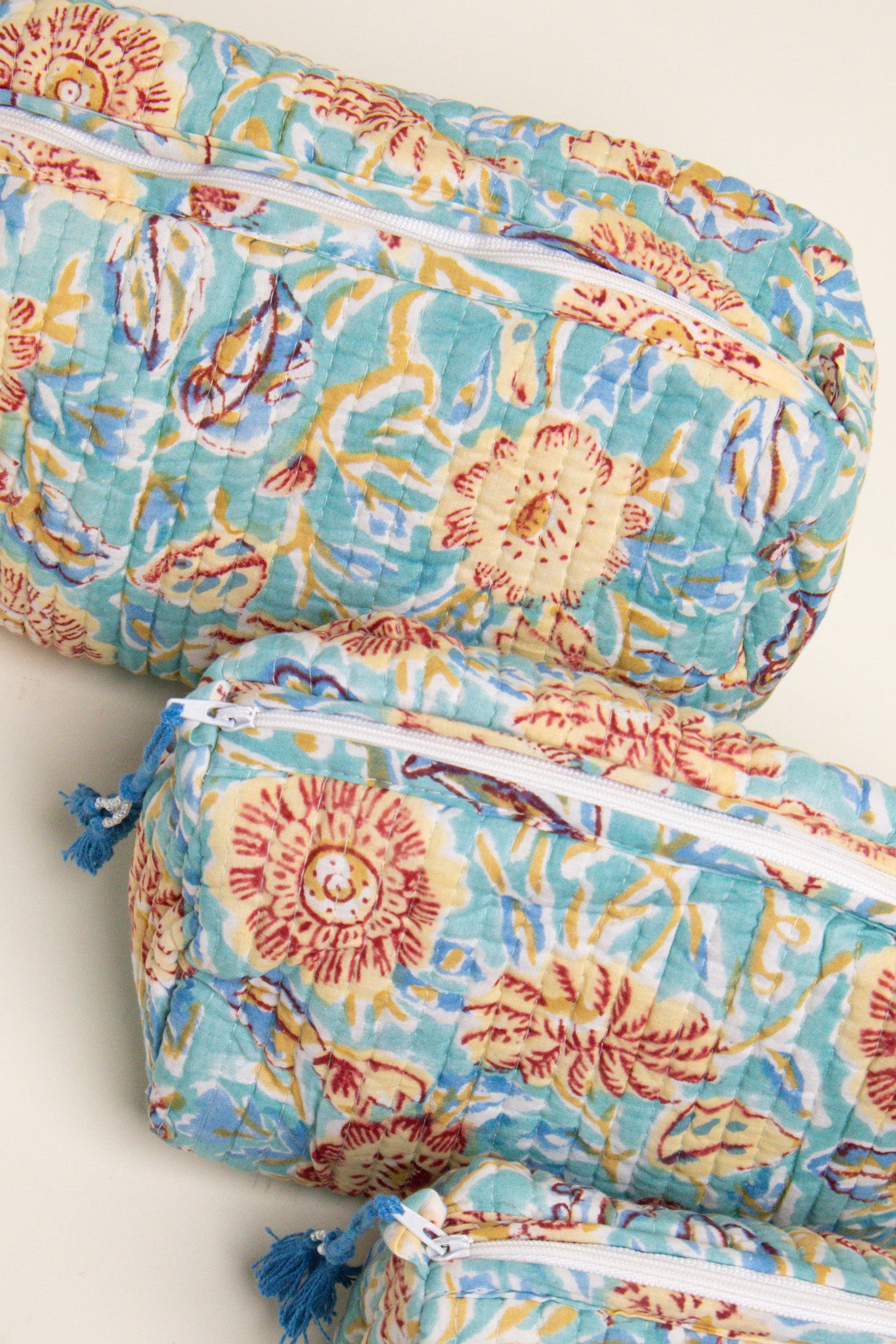 THE BLUE ISLAND - Toiletry Bag Set