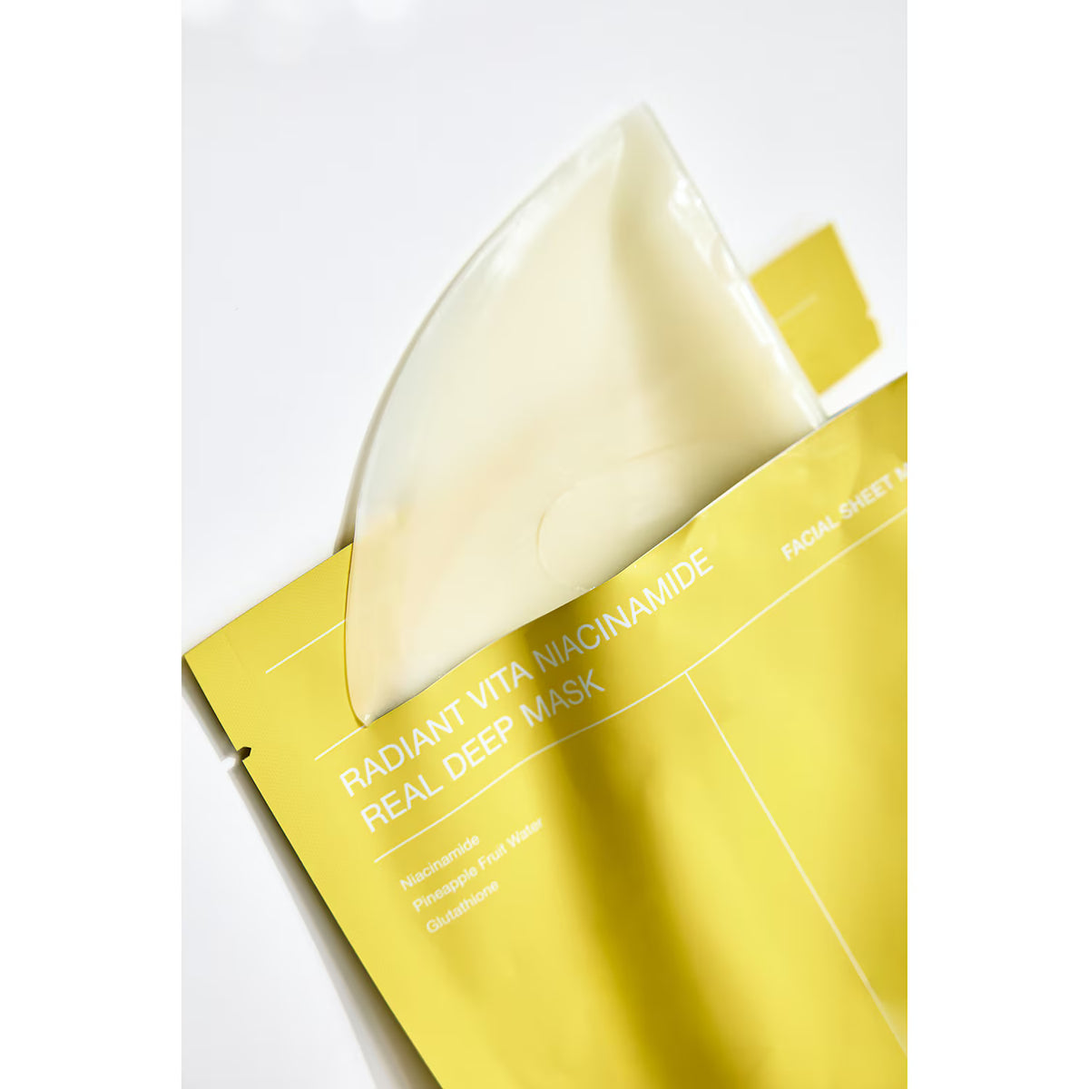 Masque de nuit Real Deep Vita Niacinamide Biodance, mise en situation
