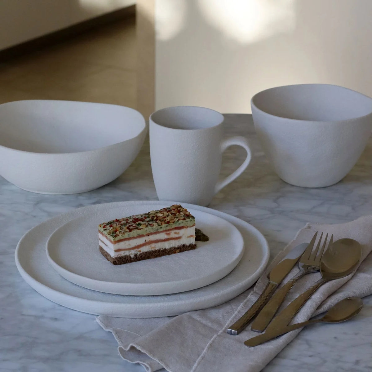 Assiette à dessert Snowstack Ogo Living mise en situation