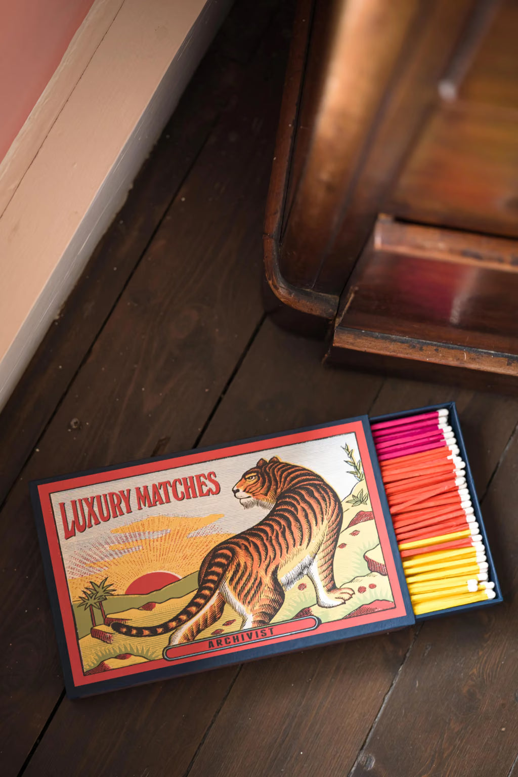 Allumettes géantes Archivist Gallery Tigre, boîte géante, troisième vue