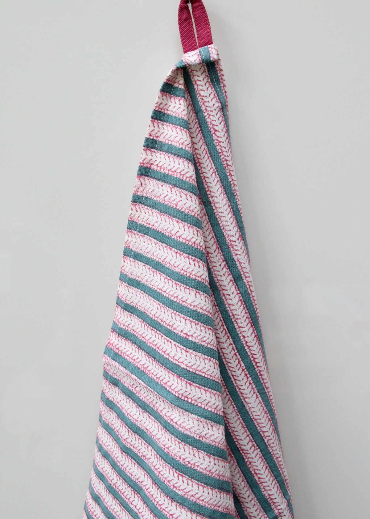 Torchon de cuisine Rozablue Funkystripes fraises rose et bleu, vue principale