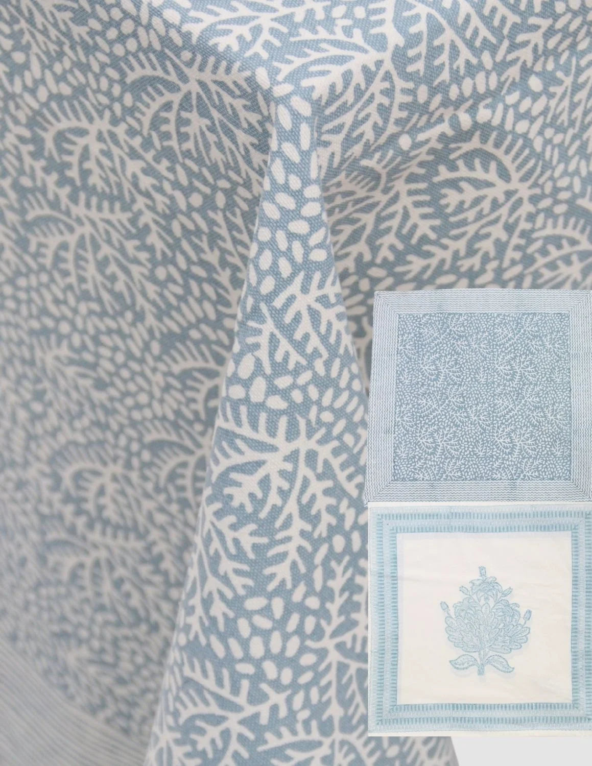 Nappe Rozablue Floral Mineral bleu et blanc imprimée main, autre angle