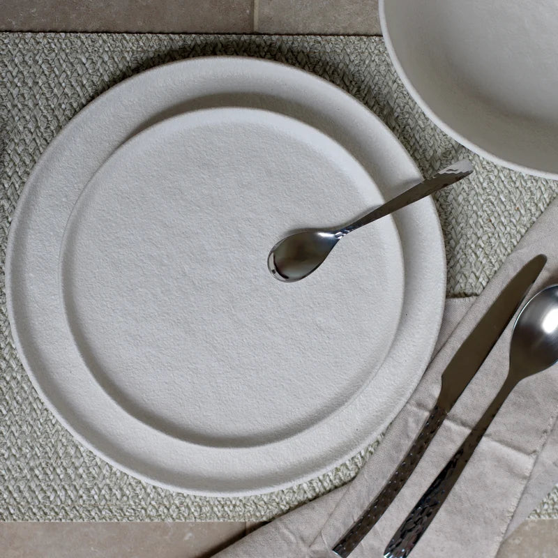 Assiette plate en grès blanc mat Snowstack, deuxième vue