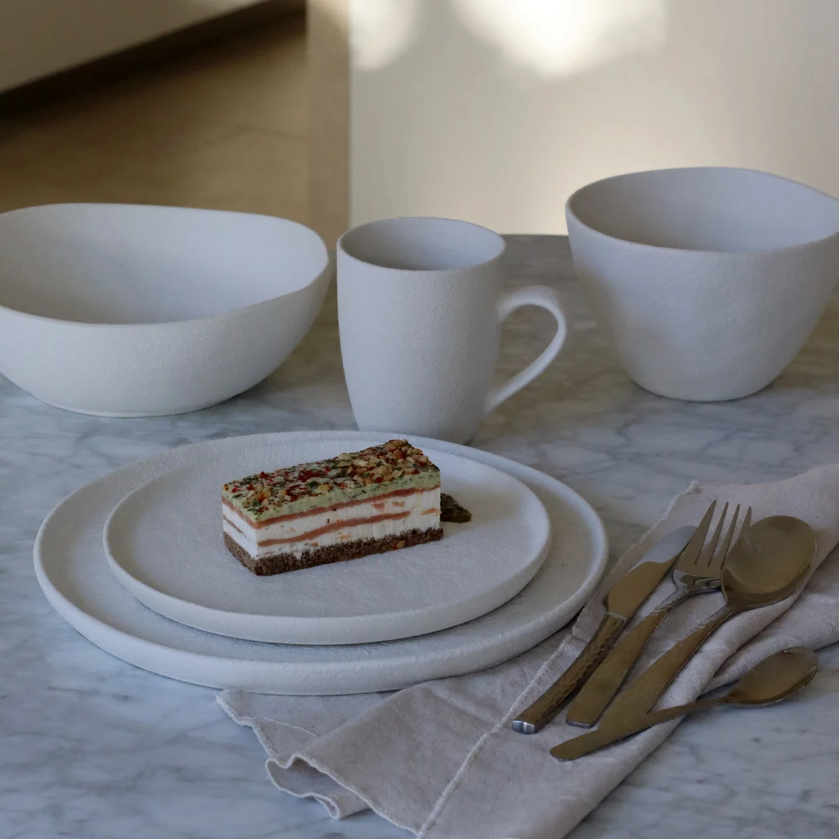 Assiette creuse Ogo Living Snowstack blanc mat mise en situation