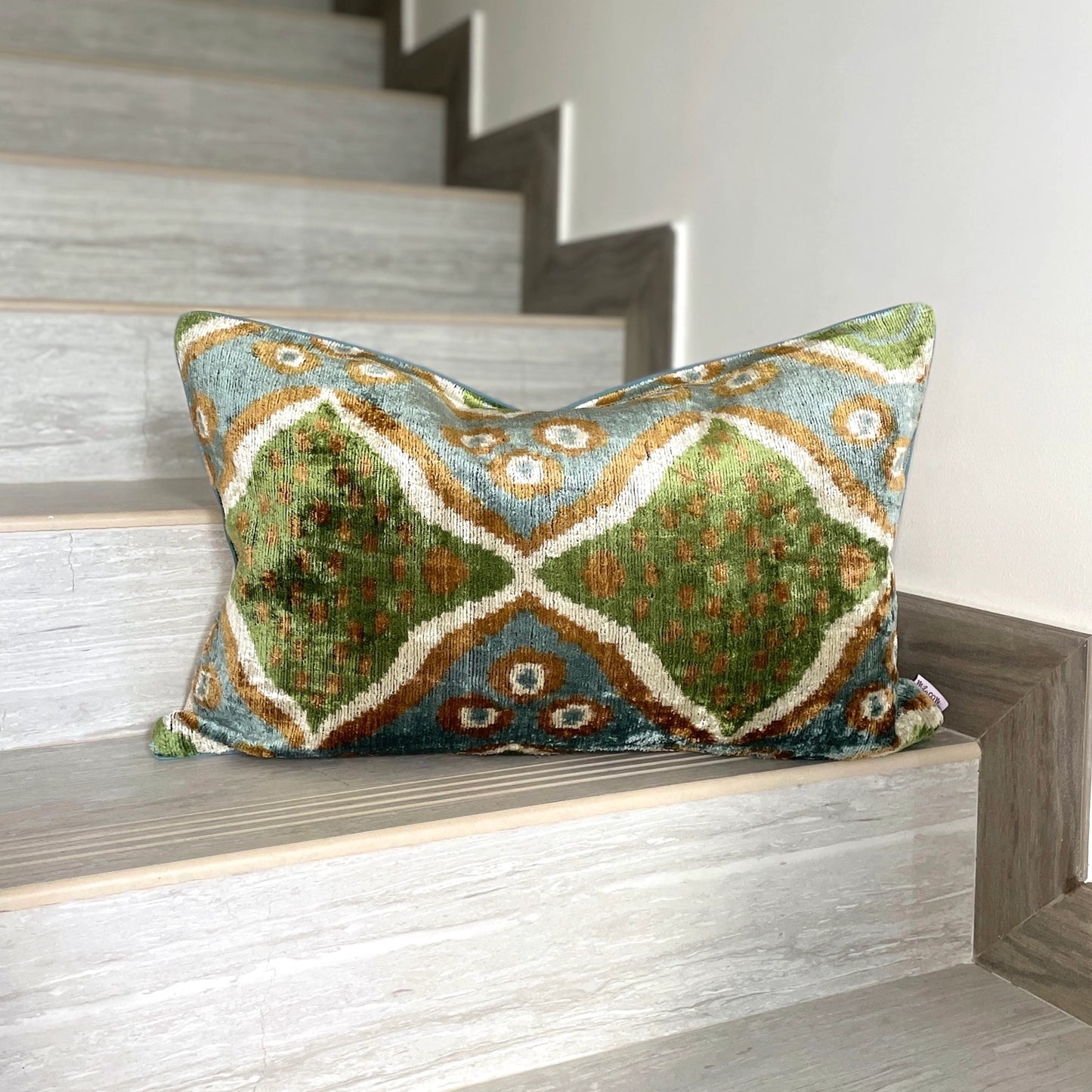 MILA MIRO - COUSSIN IKAT VELOURS RACINES