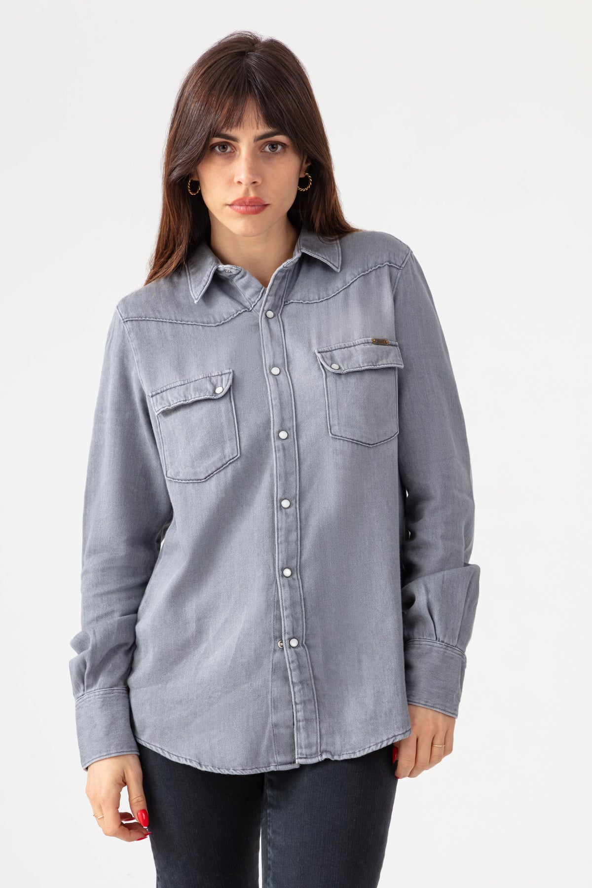 Chemise en jean Acquaverde Clyde Used Grey portée, vue de face