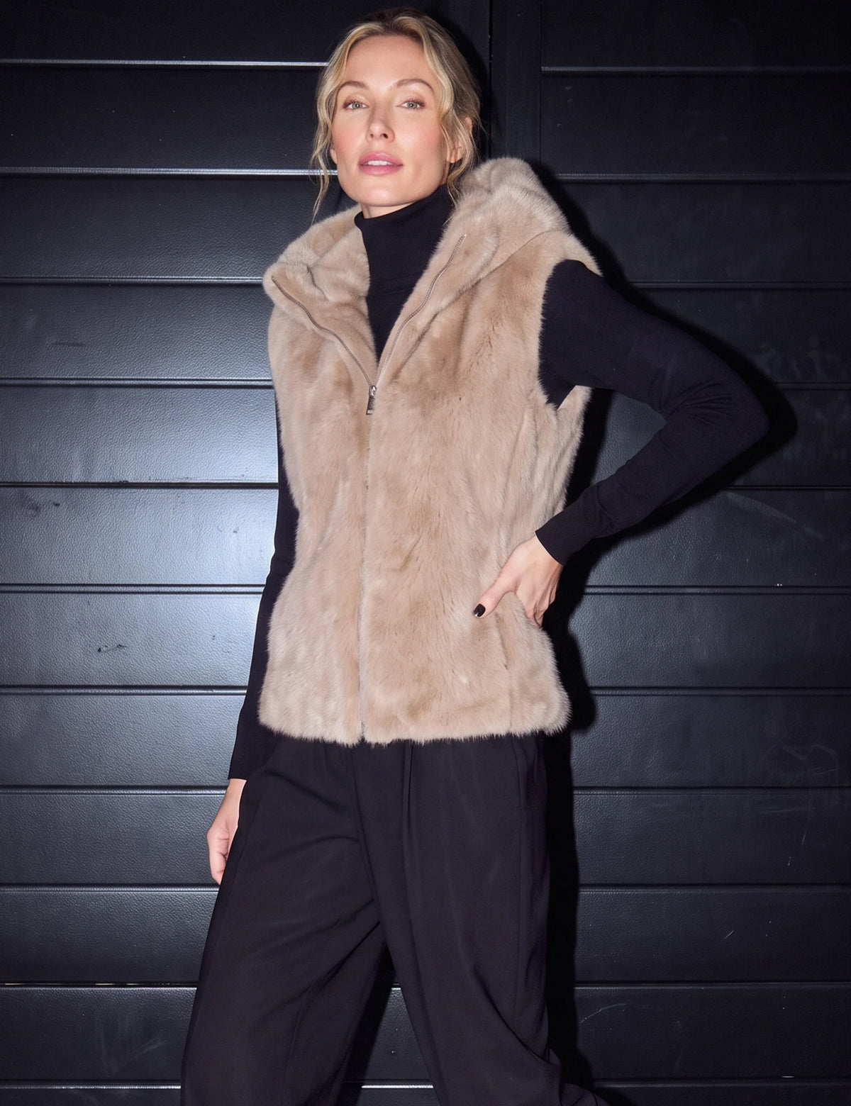 Gilet sans manches Blonde N°8 Ashley taupe femme vue studio