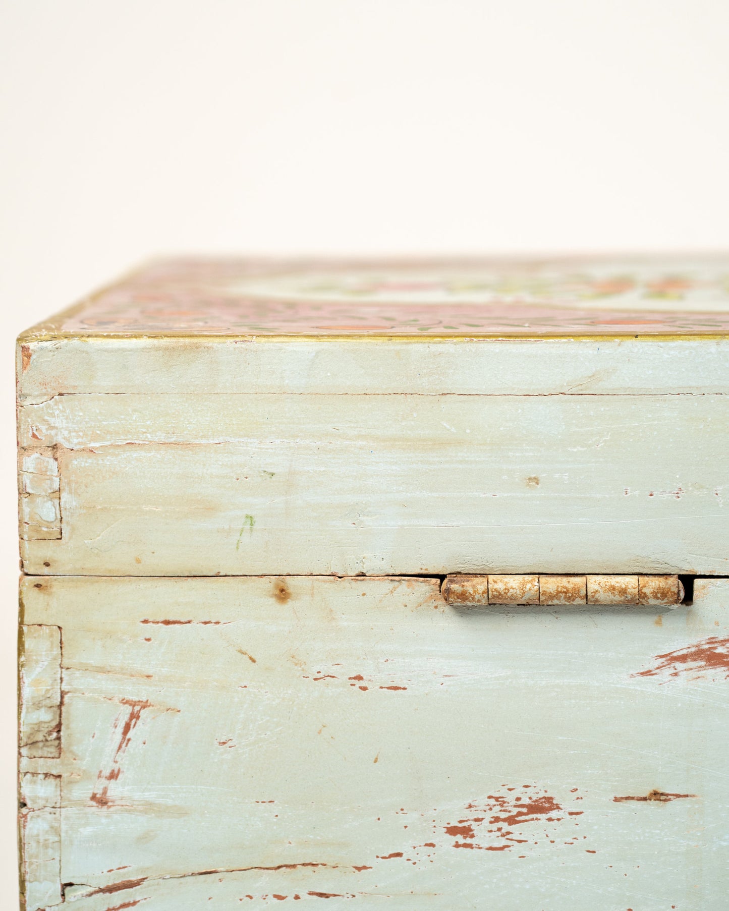 L'ÎLE BLEUE - COFFRE BLEU PEINT À LA MAIN