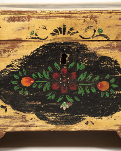 L'ÎLE BLEUE - COFFRE JAUNE PEINT À LA MAIN