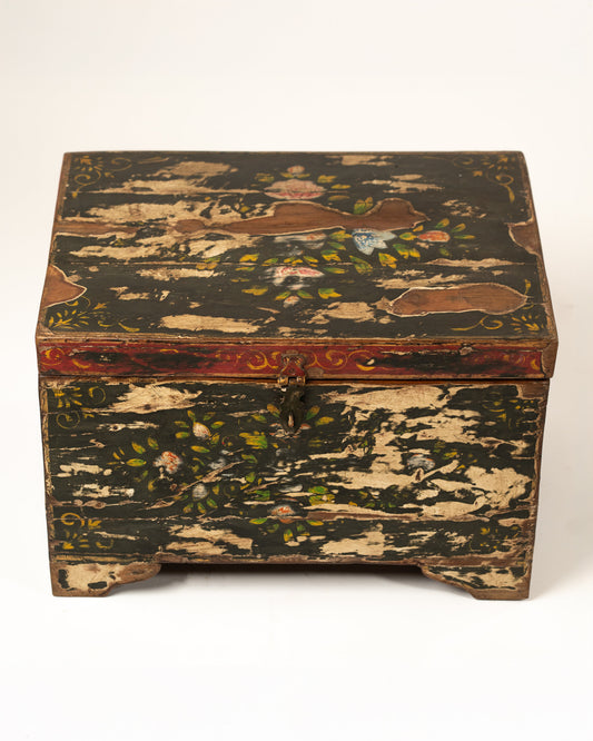 L'ÎLE BLEUE - COFFRE VERT PEINT À LA MAIN