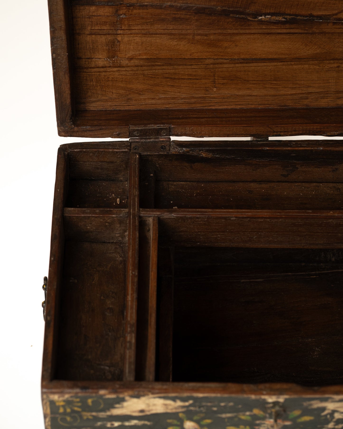 L'ÎLE BLEUE - COFFRE VERT PEINT À LA MAIN