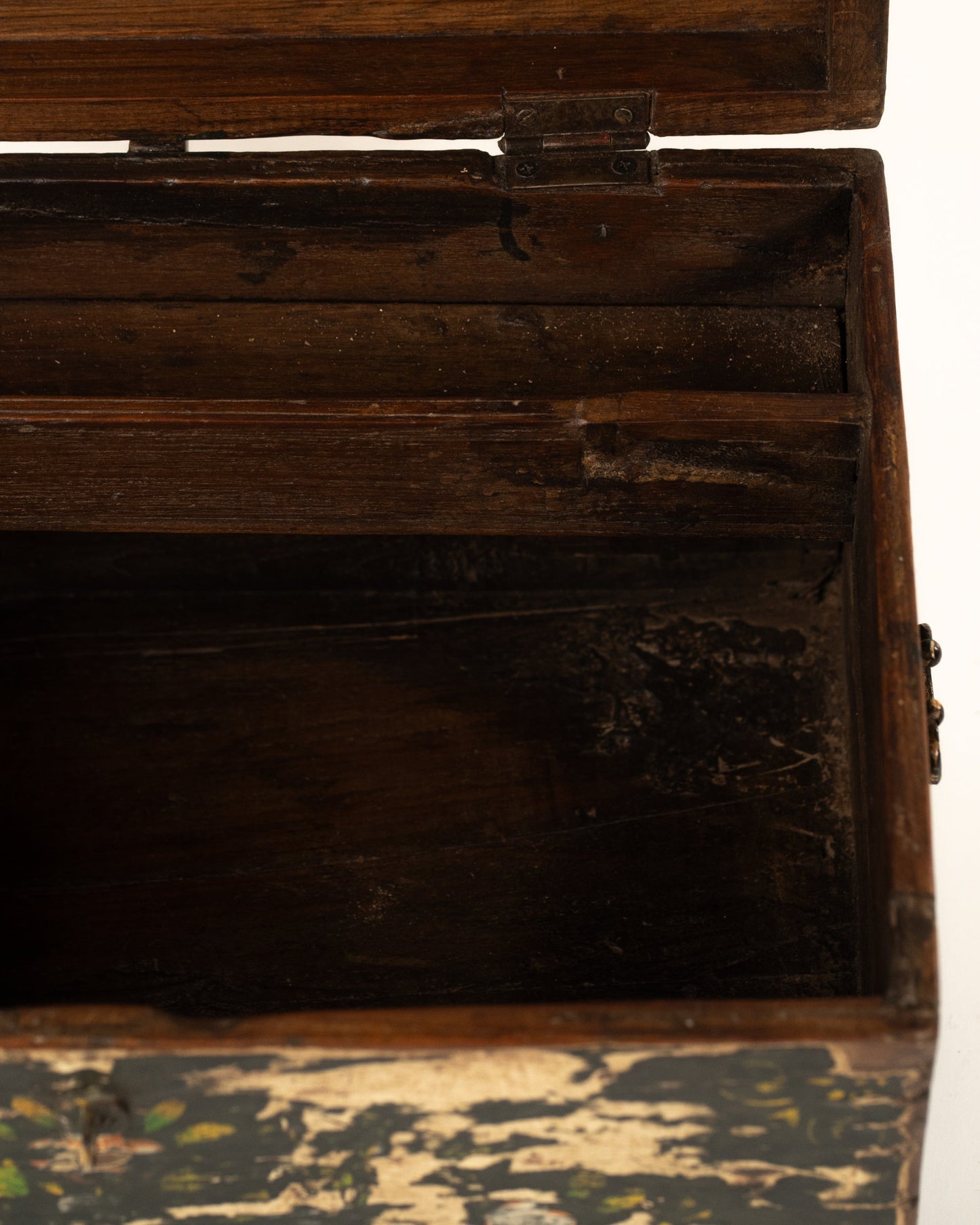 L'ÎLE BLEUE - COFFRE VERT PEINT À LA MAIN