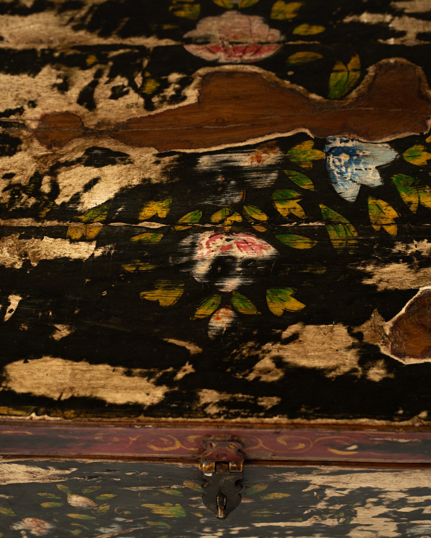 L'ÎLE BLEUE - COFFRE VERT PEINT À LA MAIN