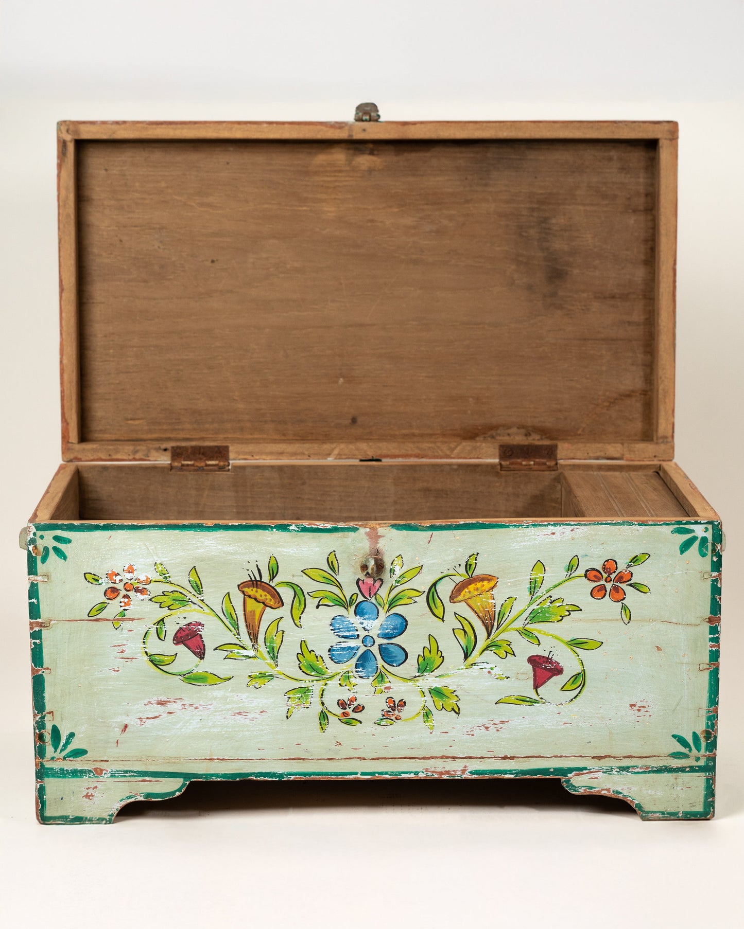 L'ÎLE BLEUE - COFFRE BLEU PEINT À LA MAIN