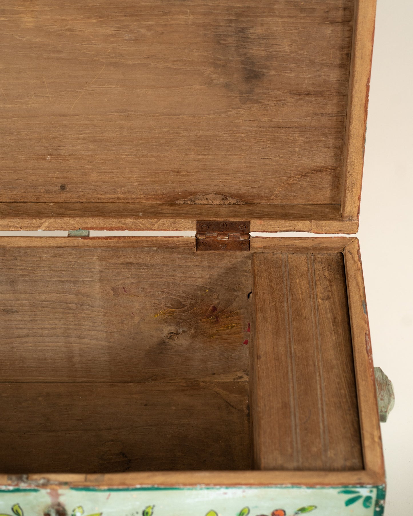 L'ÎLE BLEUE - COFFRE BLEU PEINT À LA MAIN