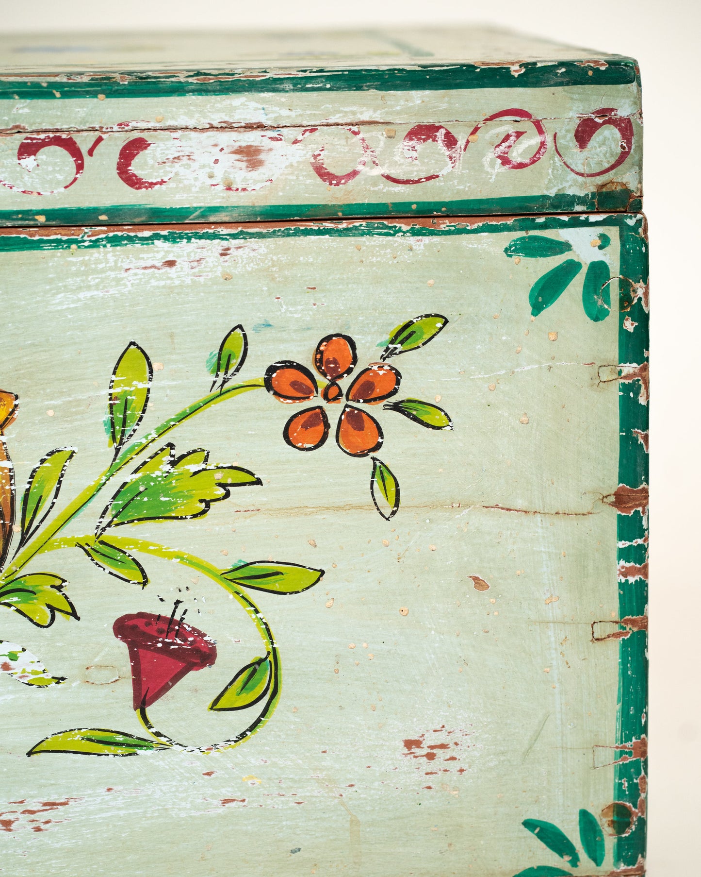 L'ÎLE BLEUE - COFFRE BLEU PEINT À LA MAIN