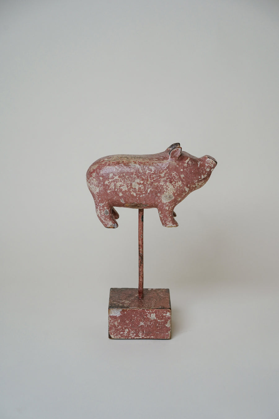 L'ÎLE BLEUE - Statue de Cochon sur Pied