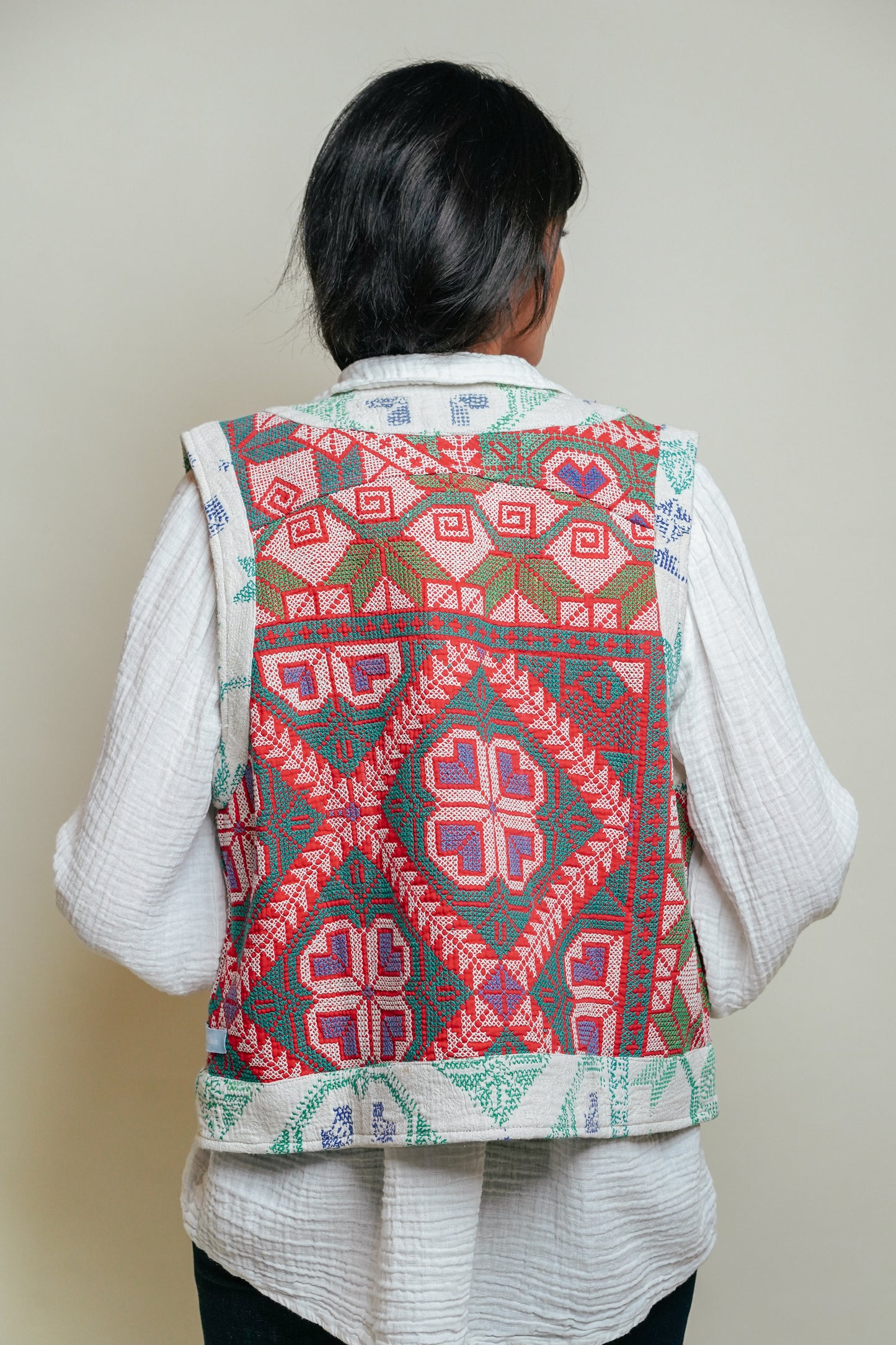 THE BLUE ISLAND - Annie Lahori Vest 1