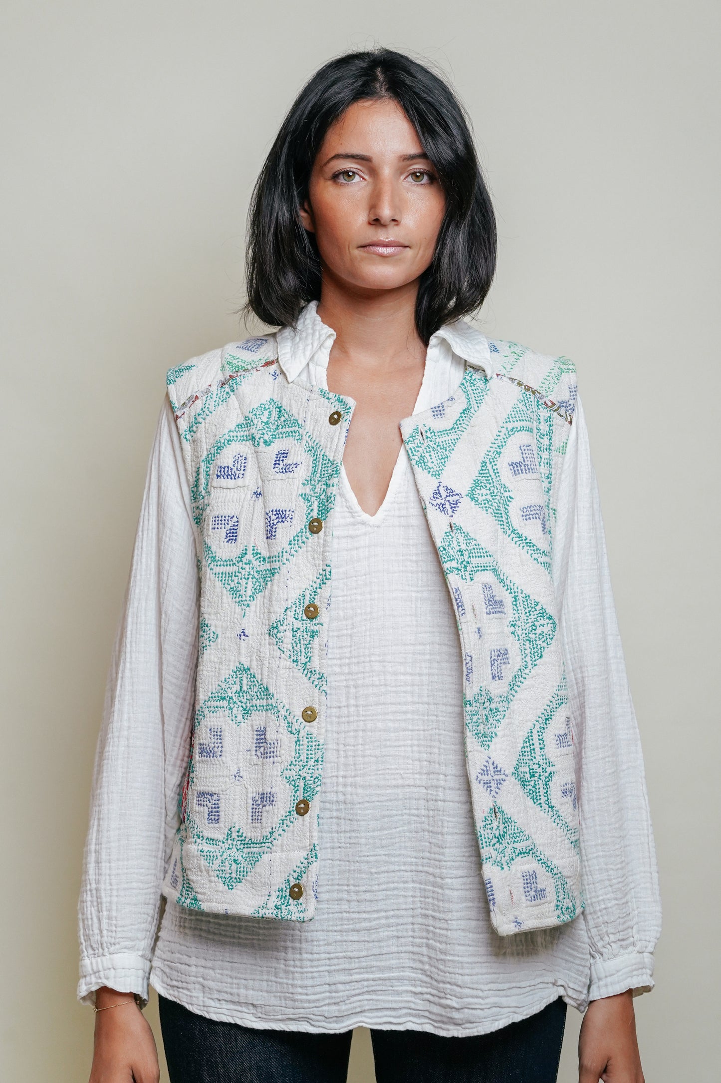 THE BLUE ISLAND - Annie Lahori Vest 1