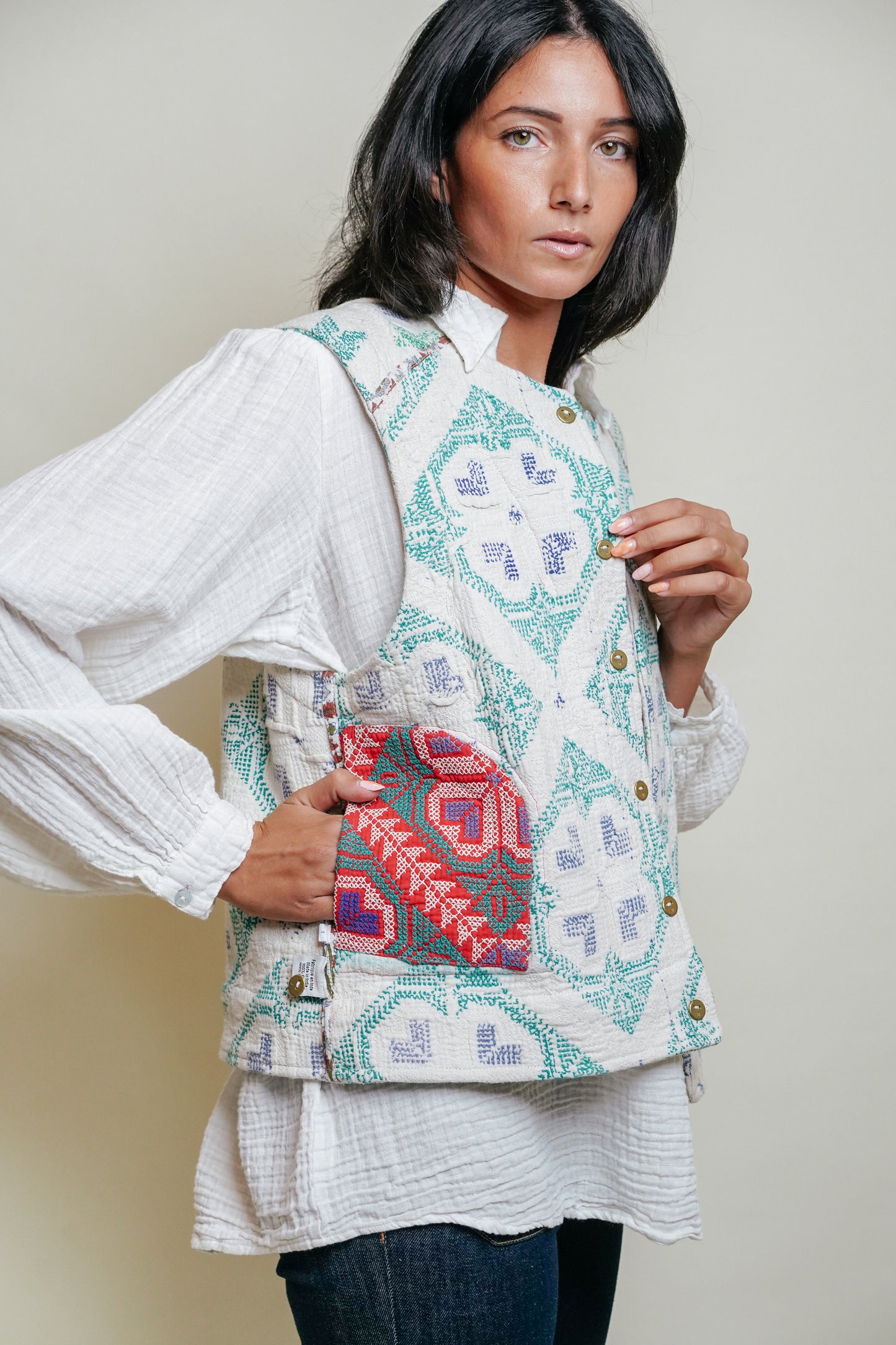 THE BLUE ISLAND - Annie Lahori Vest 1