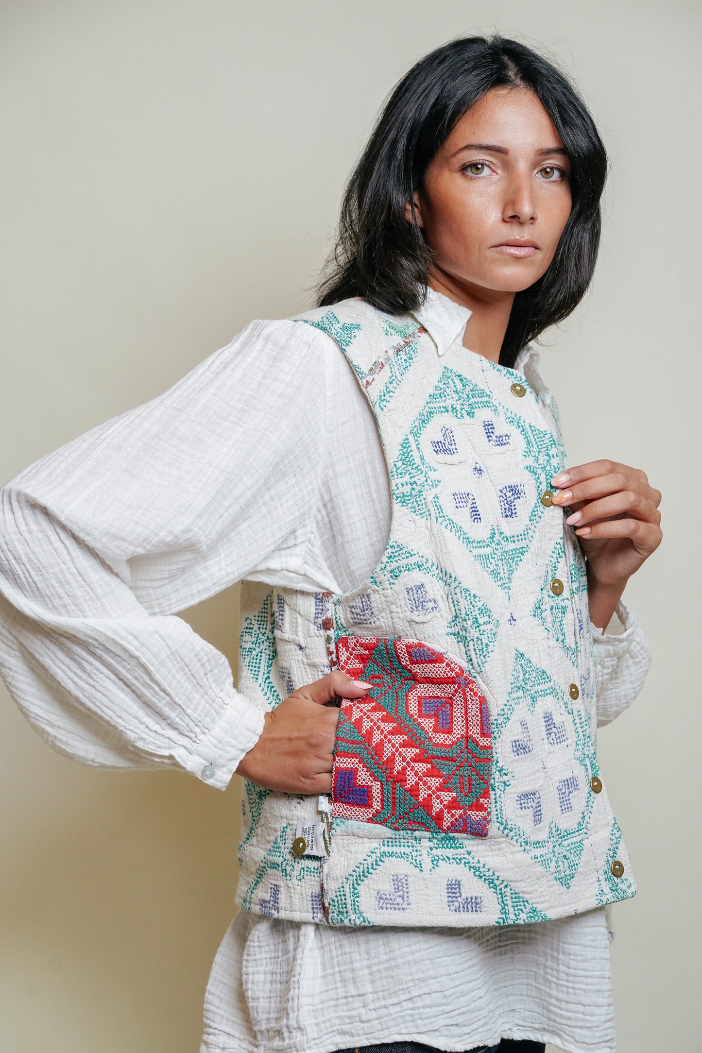 THE BLUE ISLAND - Annie Lahori Vest 1