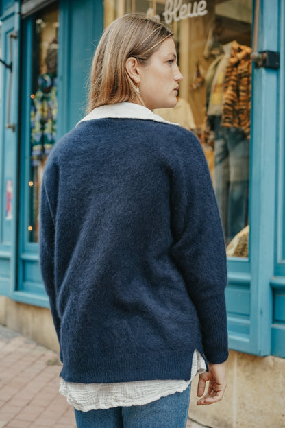 ESTHÈME – Waschbär-Pullover mit V-Ausschnitt