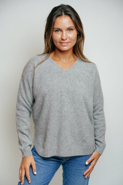 ESTHÈME - Small V-Neck Raccoon Light Grey