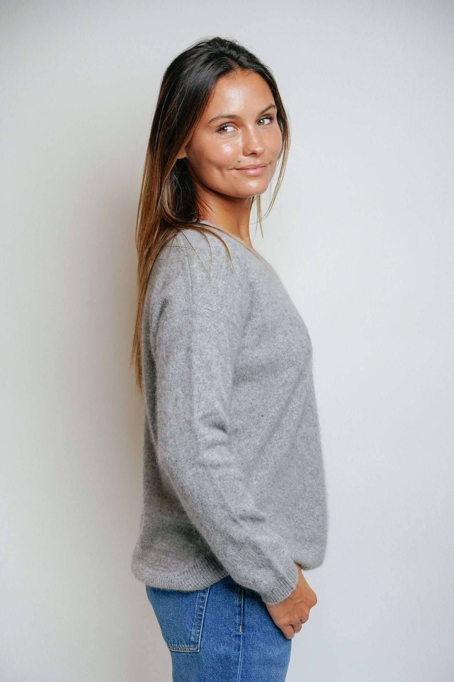 ESTHÈME - Small V-Neck Raccoon Light Grey