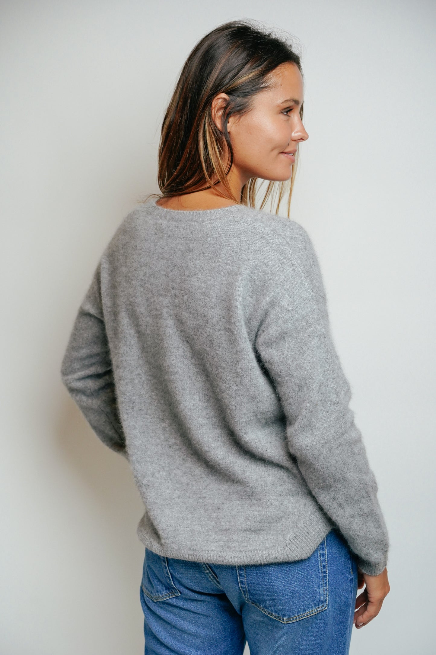 ESTHÈME - Small V-Neck Raccoon Light Grey