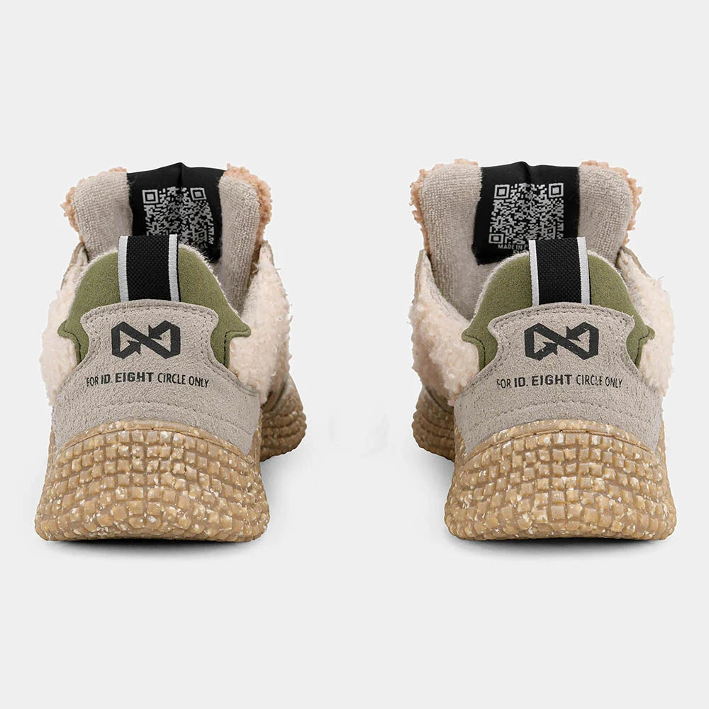 Détail de la tige effet teddy des baskets ID.EIGHT Hana