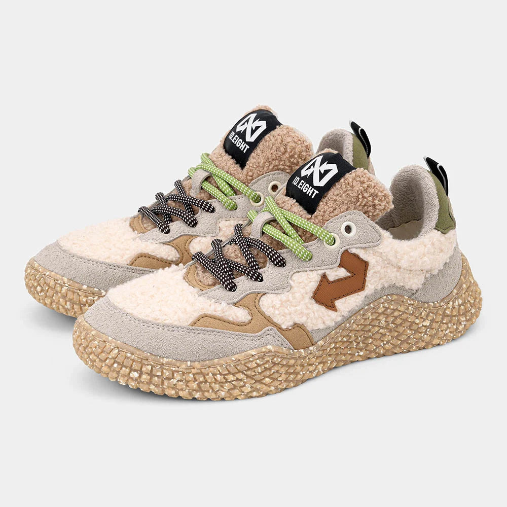 Gros plan sur les baskets ID.EIGHT Hana Teddy Cream femme