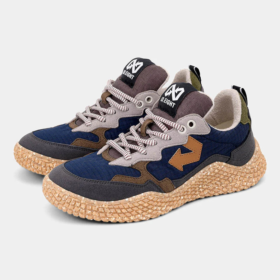 Gros plan sur les baskets ID.EIGHT Hana Indigo homme