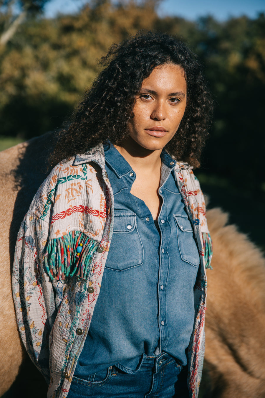 L'ÎLE BLEUE - VESTE À FRANGES EN KANTHA