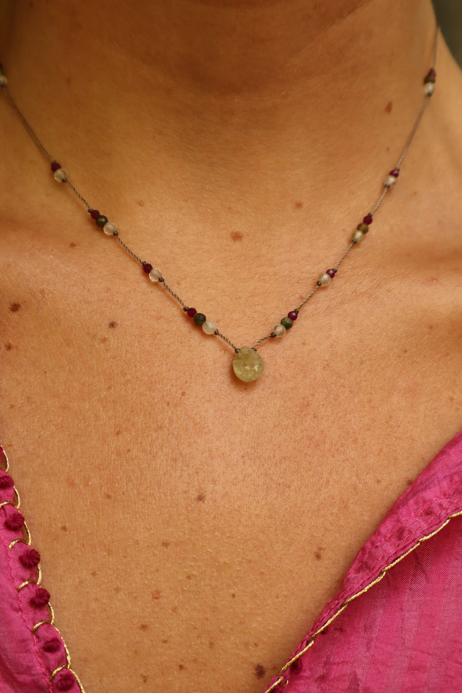 RHAKI ME - Collier Pour Femme En Grenat Vert
