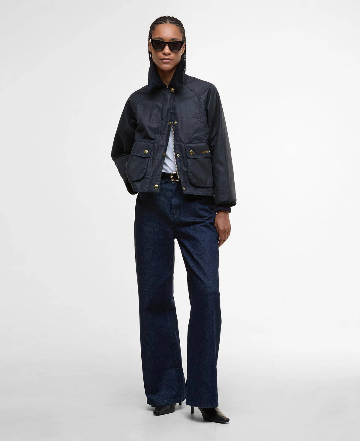 Look femme avec la veste cirée courte Barbour Cropped Beadnell