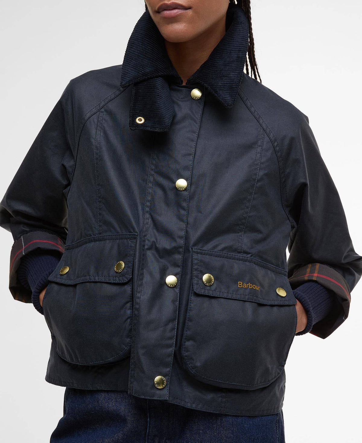 Détail de la veste cirée Barbour Cropped Beadnell navy femme