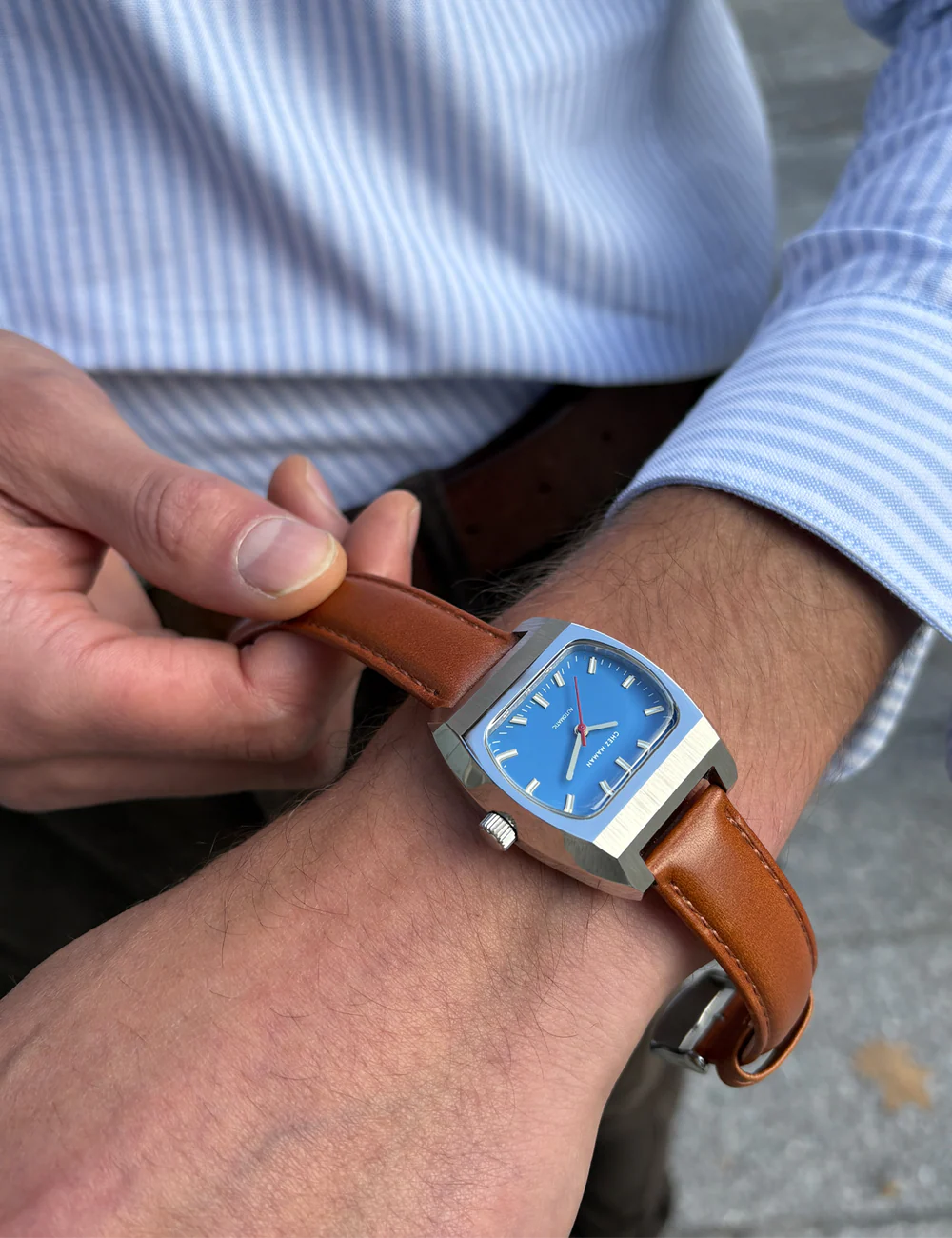 CHEZ MAMAN - MONTRE MAGNUM EN CUIR AUTOMATIQUE PACIFIC BLUE