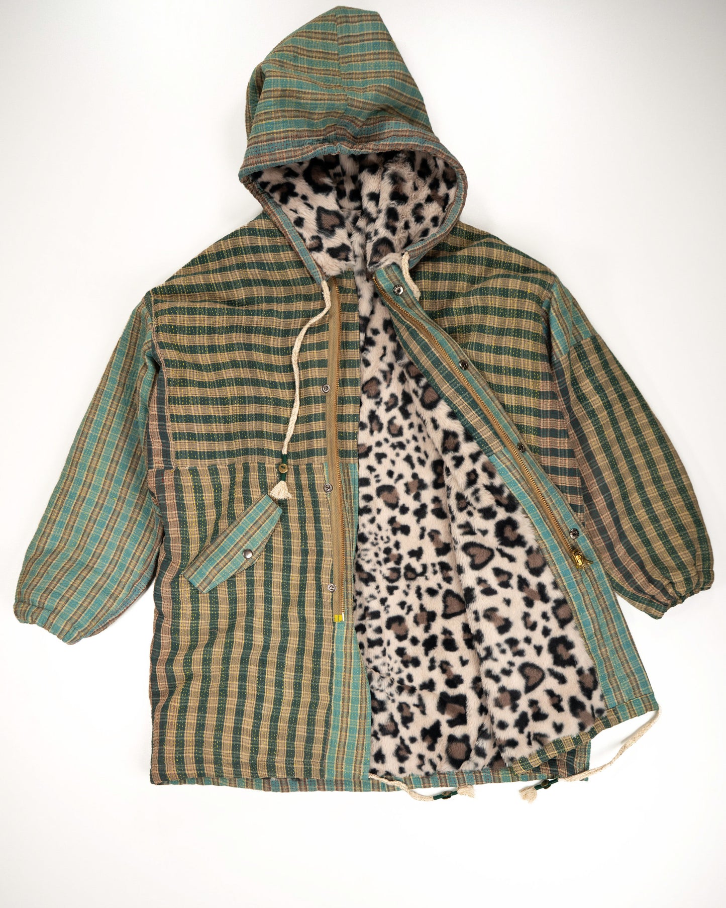 L’ÎLE BLEUE - MANTEAU FOURRÉ LÉOPARD EN KANTHA COULEUR 1