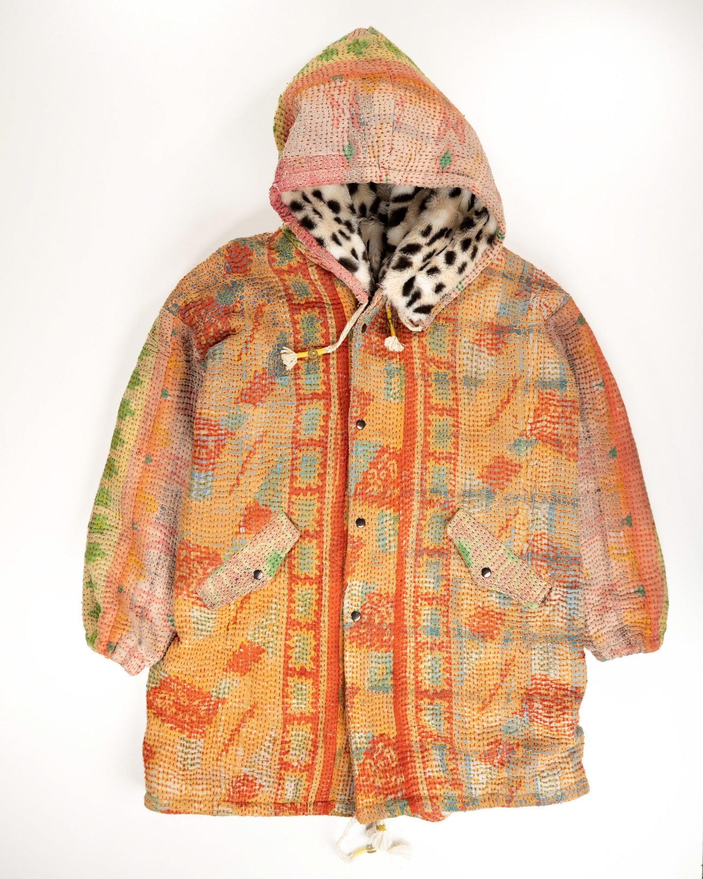 L'ÎLE BLEUE - MANTEAU LÉOPARD EN KANTHA FOURRÉ SUZANI COULEUR 1