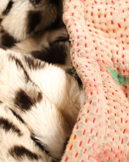 L'ÎLE BLEUE - MANTEAU LÉOPARD EN KANTHA FOURRÉ SUZANI COULEUR 1