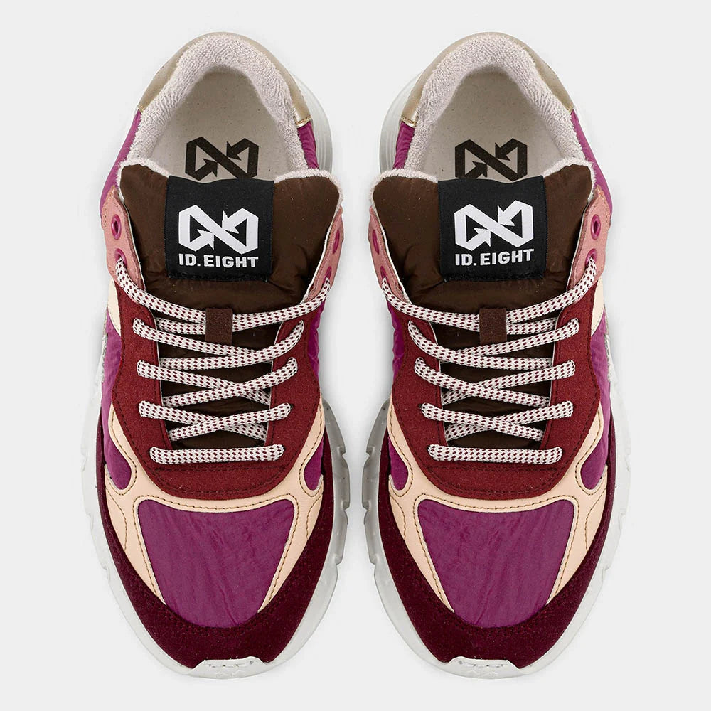 Gros plan sur les sneakers ID.EIGHT Maru Plum pour femme