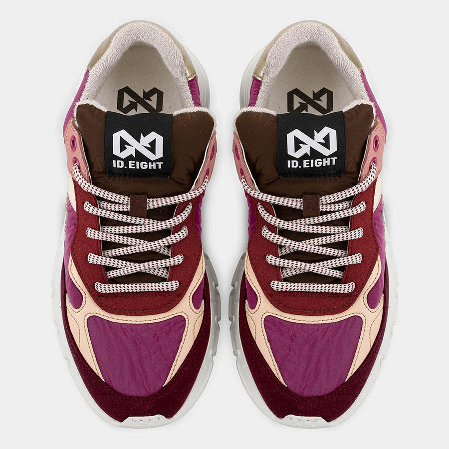 Gros plan sur les sneakers ID.EIGHT Maru Plum pour femme