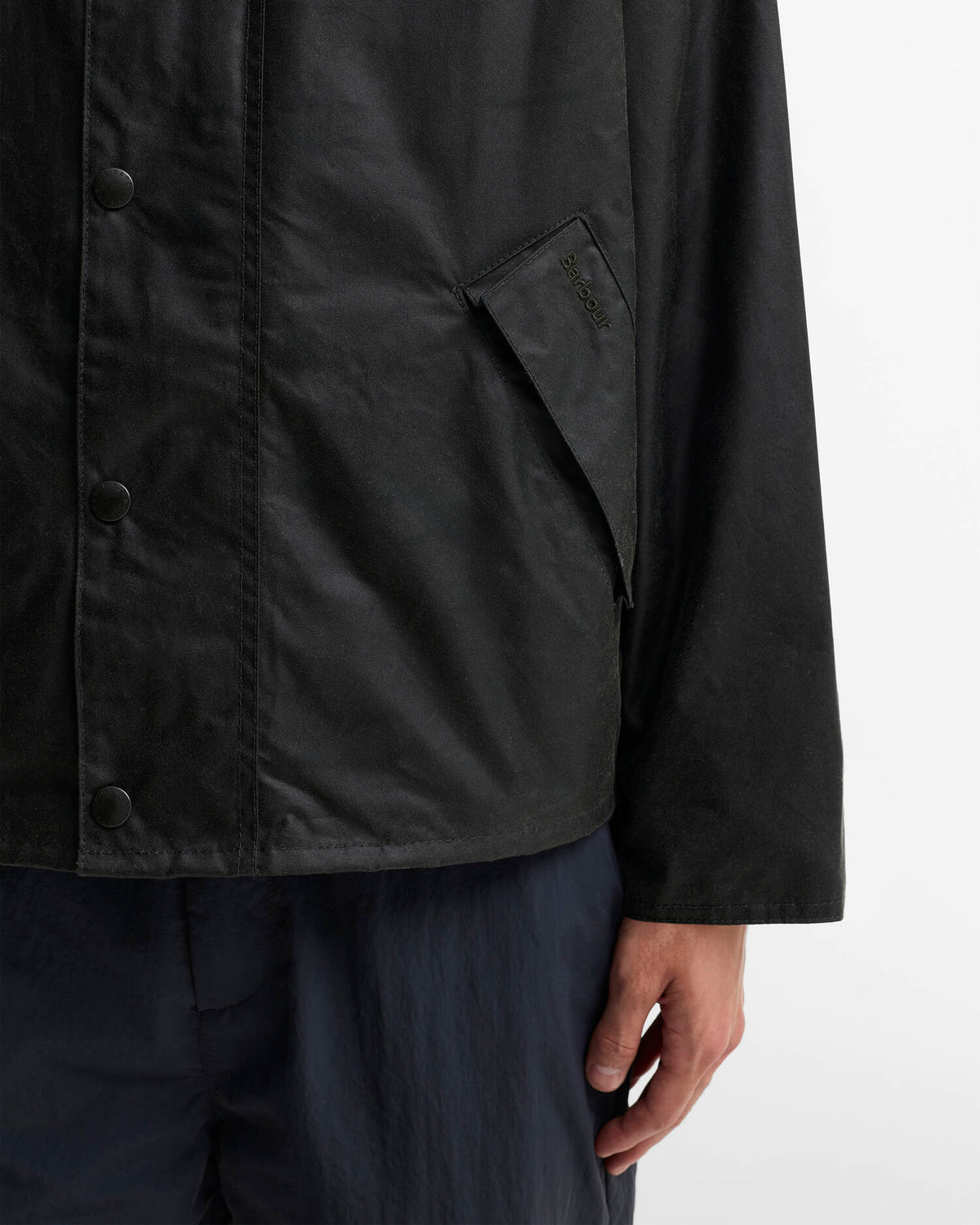 Détail des finitions de la veste cirée Barbour Transport homme
