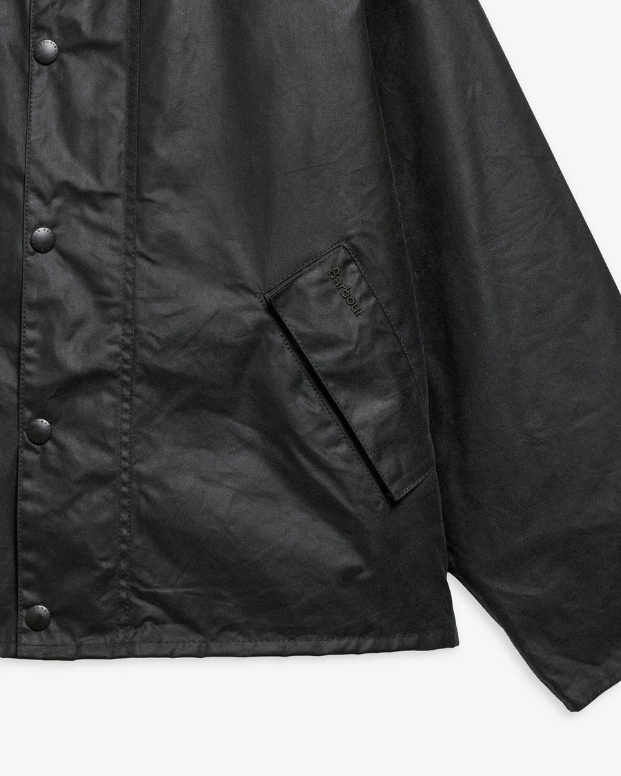 Détail du coton ciré de la veste Barbour Transport Sage
