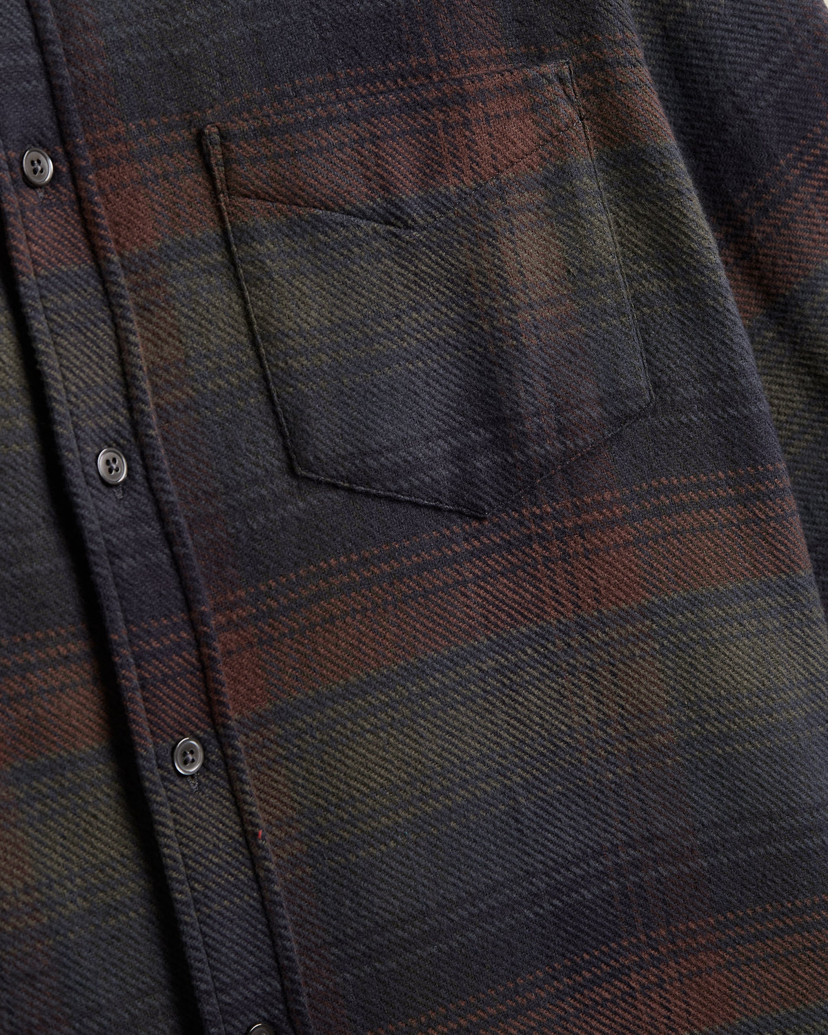 Gros plan sur la chemise Old Pine Portuguese Flannel homme